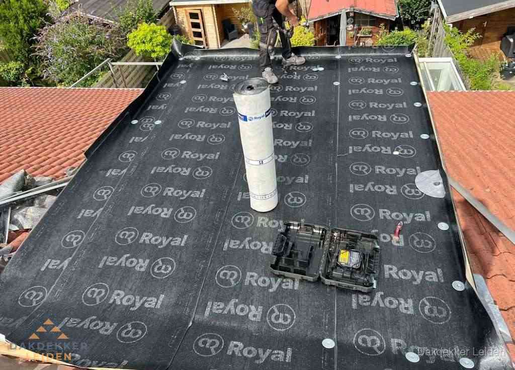Dakrenovatie met Royal onderdak op plat dak in Leiden Dakrenovatie met Royal onderdak op plat dak in Leiden