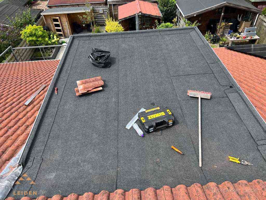 Nieuw plat dak met bitumen dakbedekking in Leiden Nieuw plat dak met bitumen dakbedekking in Leiden