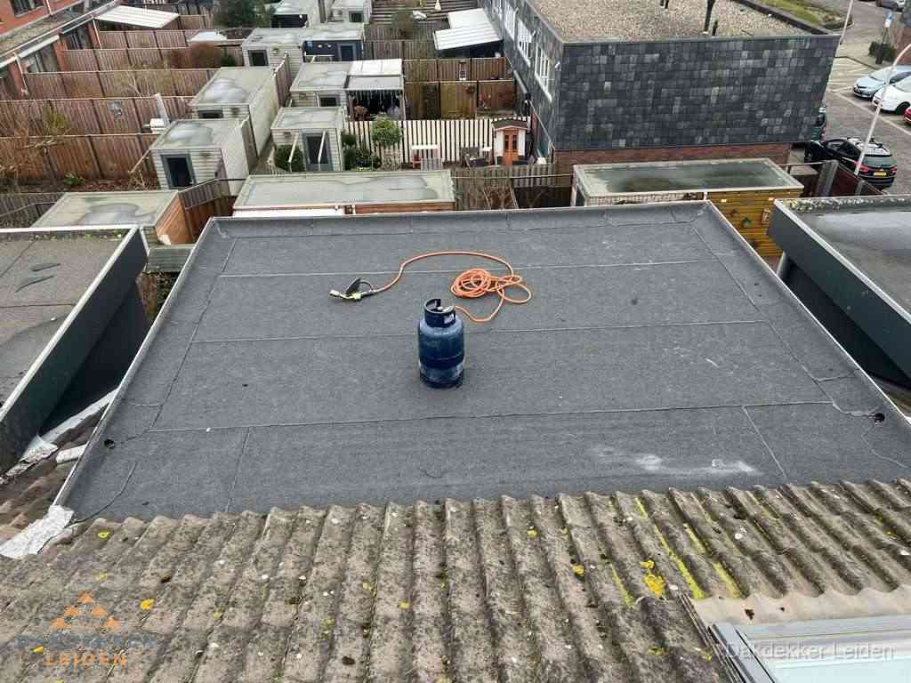 Dakreparatie plat dak met bitumen in Leiden Dakreparatie plat dak met bitumen in Leiden