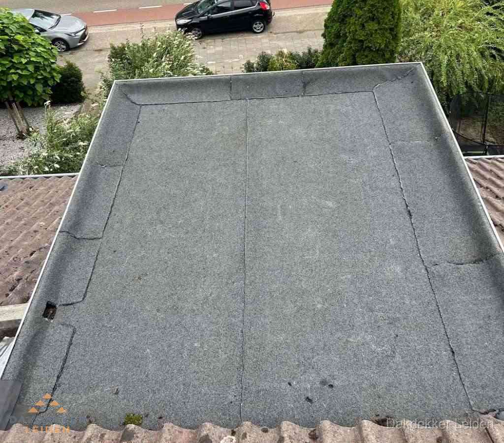 Dakbedekking schuur met bitumen in Leiden Dakbedekking schuur met bitumen in Leiden